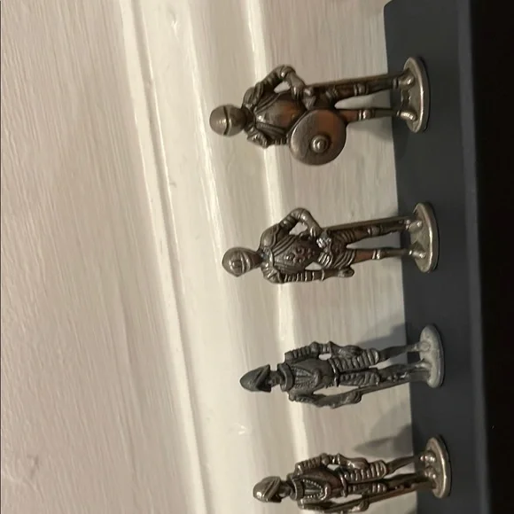 Seven metal medieval knight figurines - Picture 3 of 4